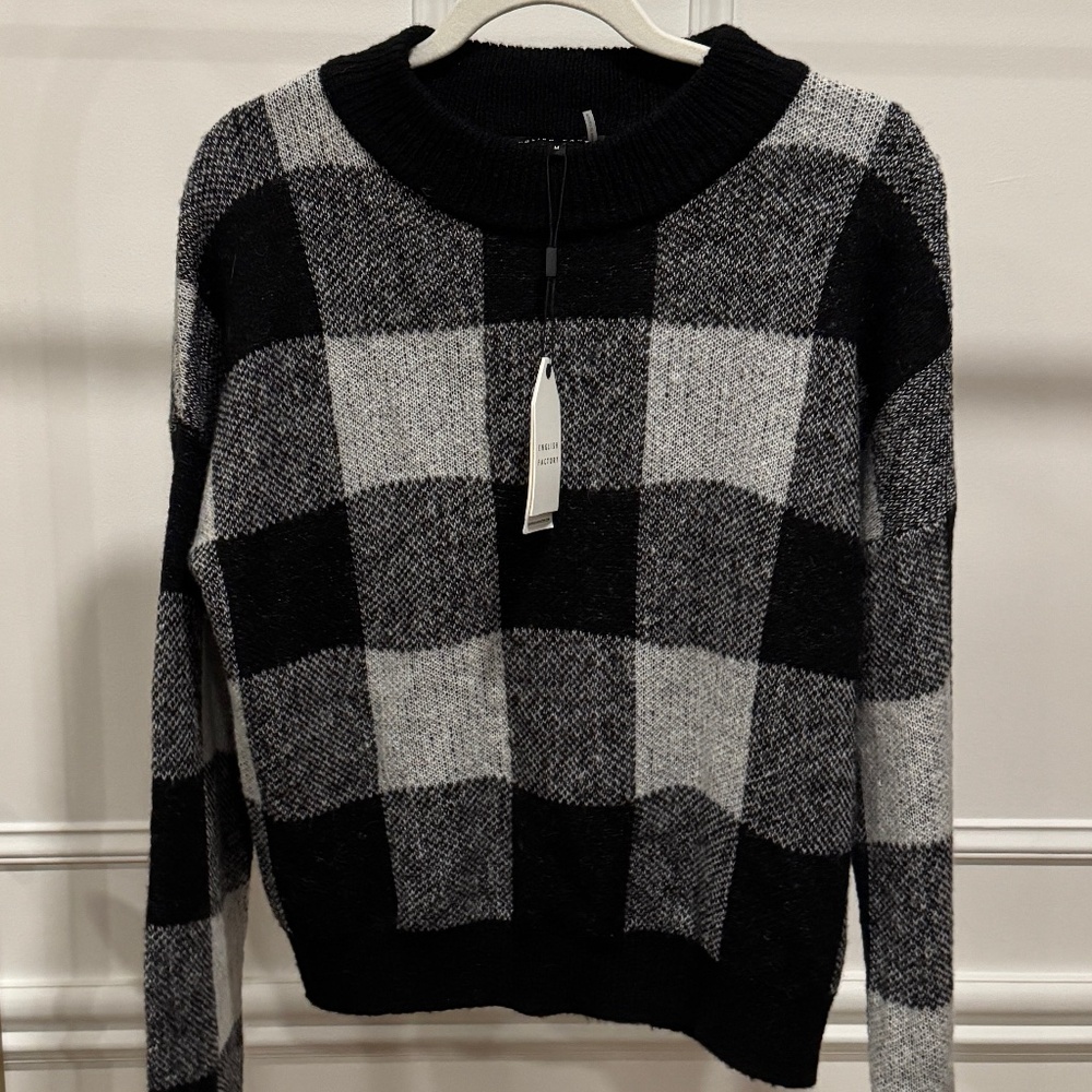 NWT Vici English Factory Checkered Sweater in Black/Gray in Size Medium
